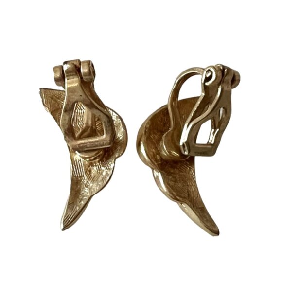 🚨CLEARANCE! Vintage 1960's Gold Tone Clip-On Earrings - Picture 2 of 2
